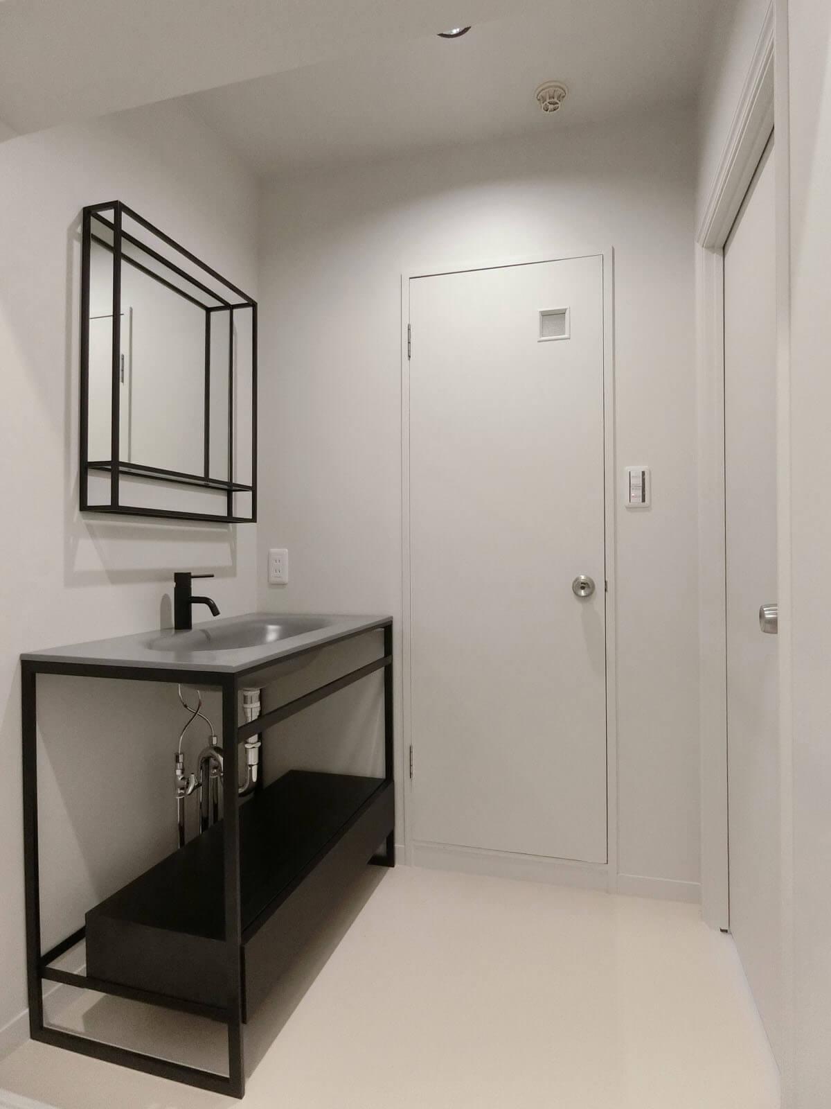 川崎市高津区諏訪の賃貸物件/洗面所経由で左右振り分けのバストイレ