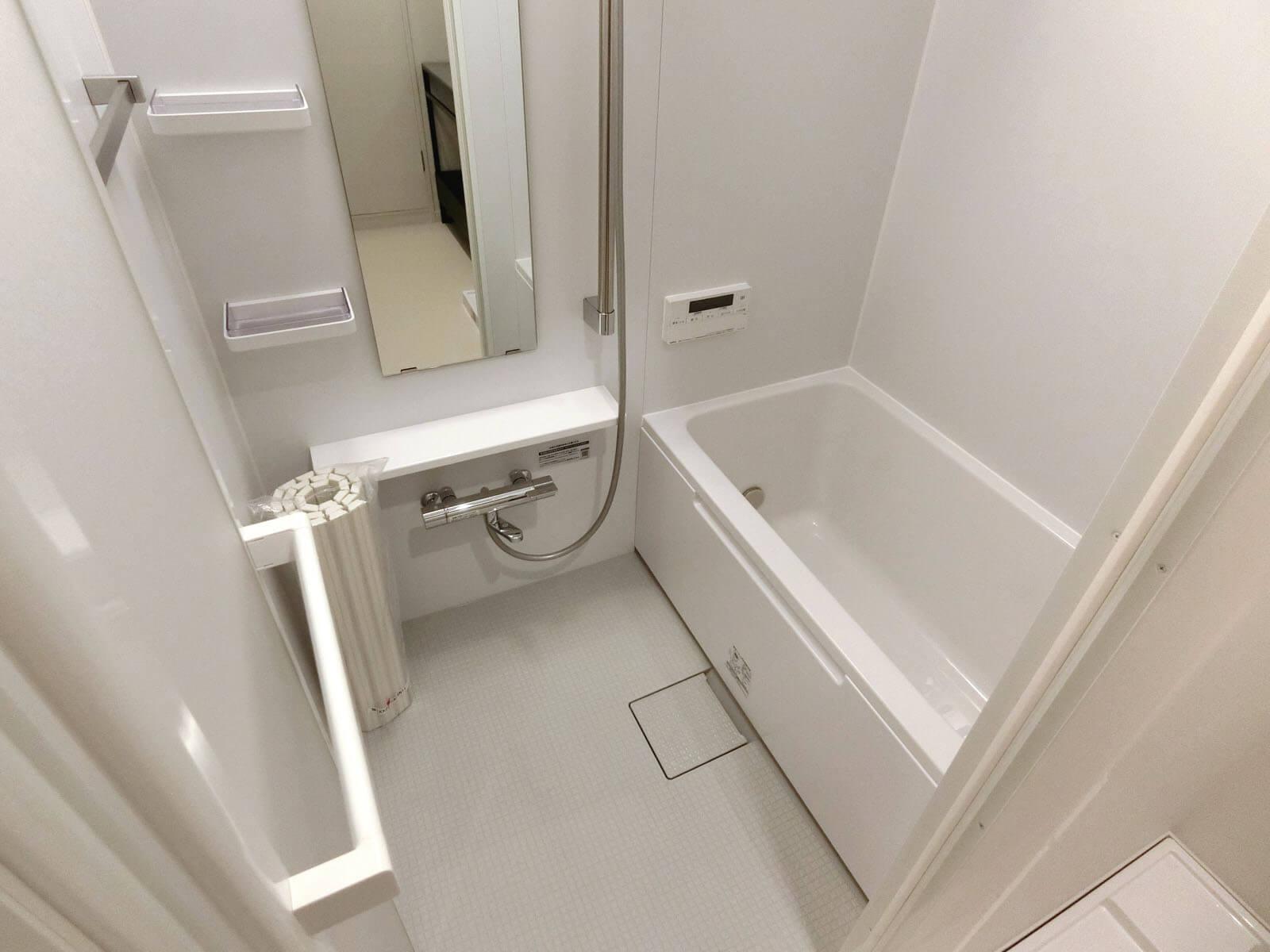 川崎市高津区諏訪の賃貸物件/シャワー派におすすめのお風呂、浴槽が小さいので脚は伸ばせず、体が大きいと横幅も余裕がなさそうです