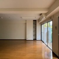 渋谷区代々木の賃貸物件/窓際　東方向への視点