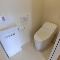 三鷹市井の頭の賃貸物件/トイレは玄関入ってすぐの場所（201）