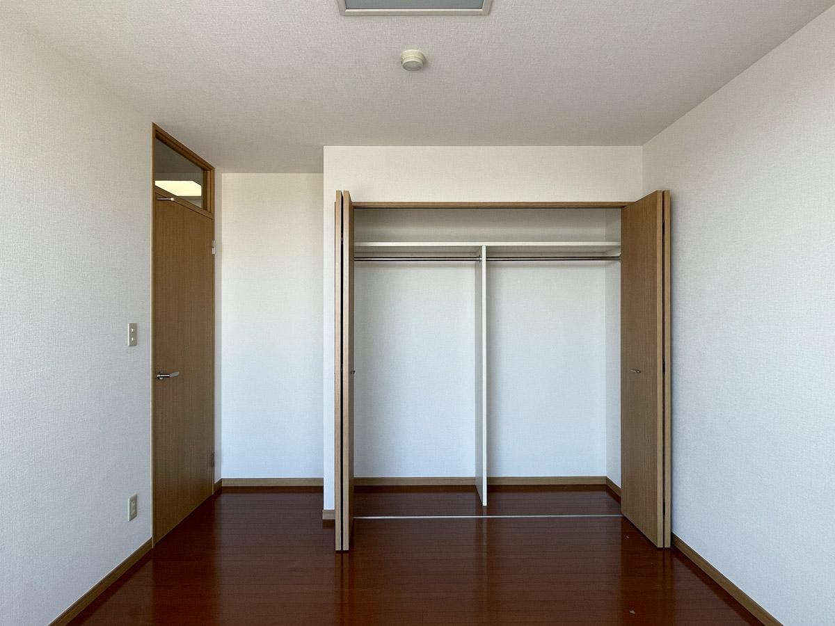 世田谷区弦巻の賃貸物件/北側7.6畳の洋室