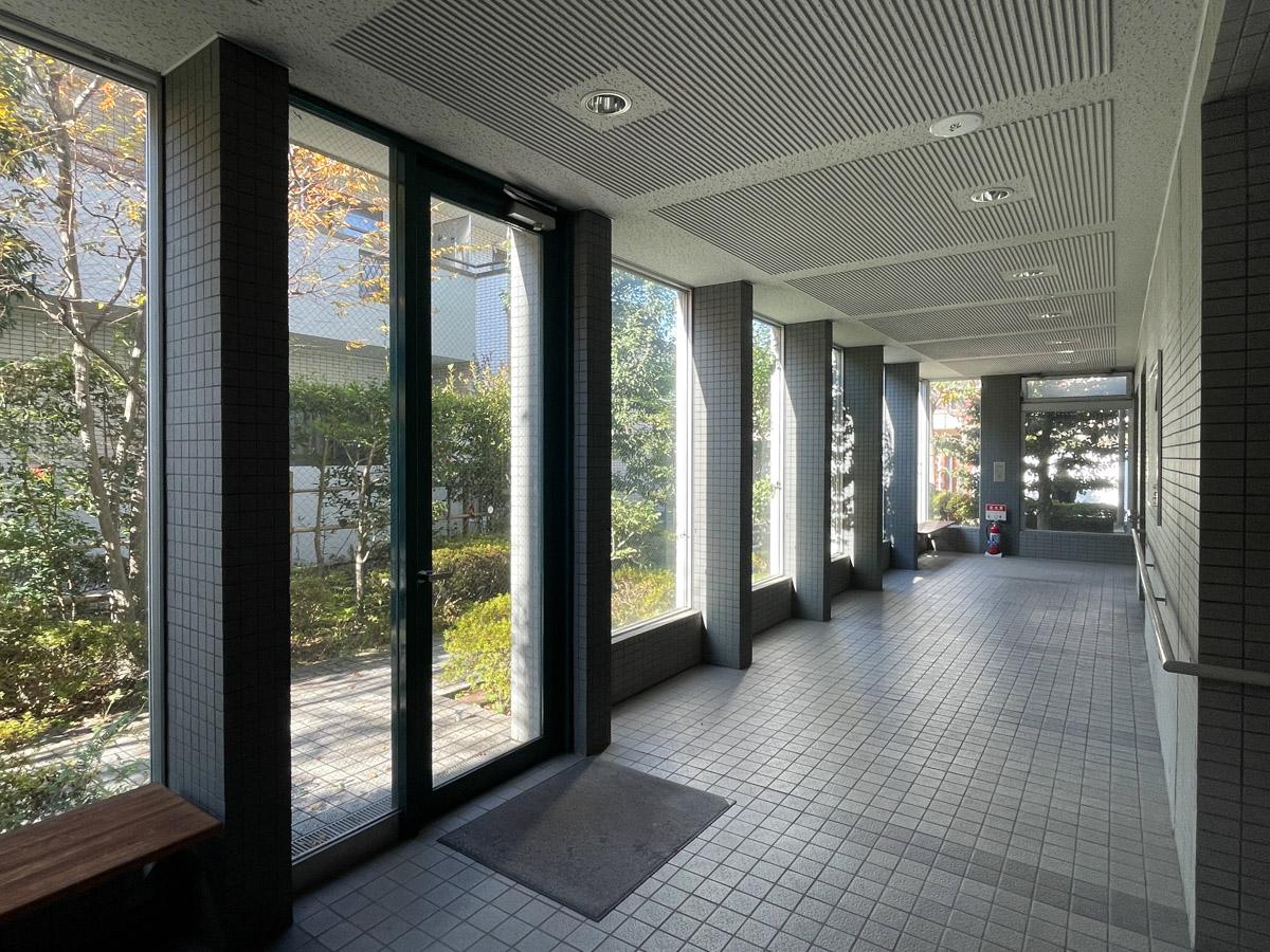世田谷区弦巻の賃貸物件/エントランス