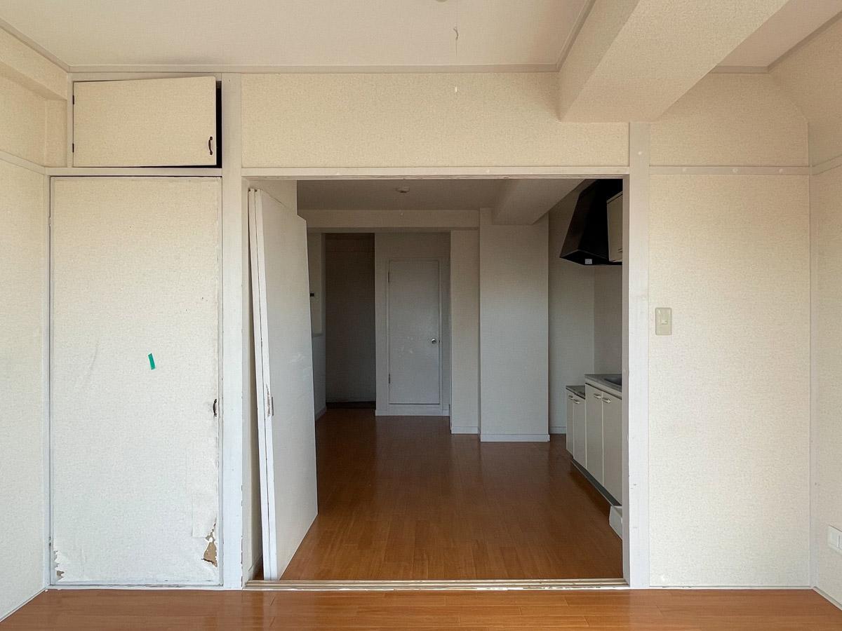 杉並区上荻の賃貸物件/南側のバルコニーから部屋に向かって