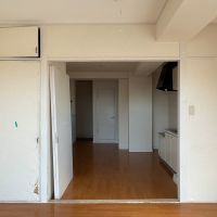 杉並区上荻の賃貸物件/南側のバルコニーから部屋に向かって