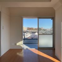 杉並区上荻の賃貸物件/東側の窓に向かって