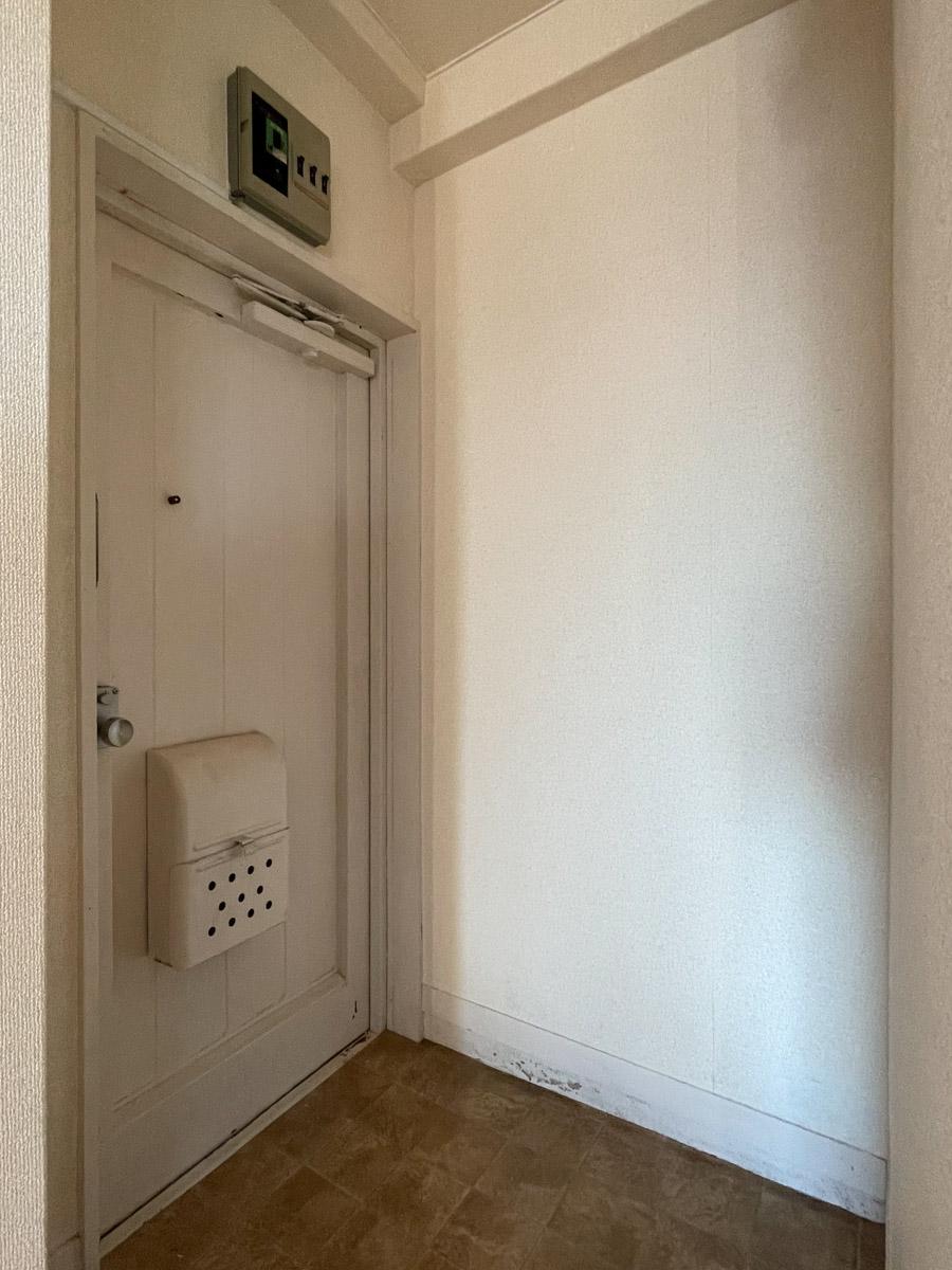 杉並区上荻の賃貸物件/玄関。靴箱はありません