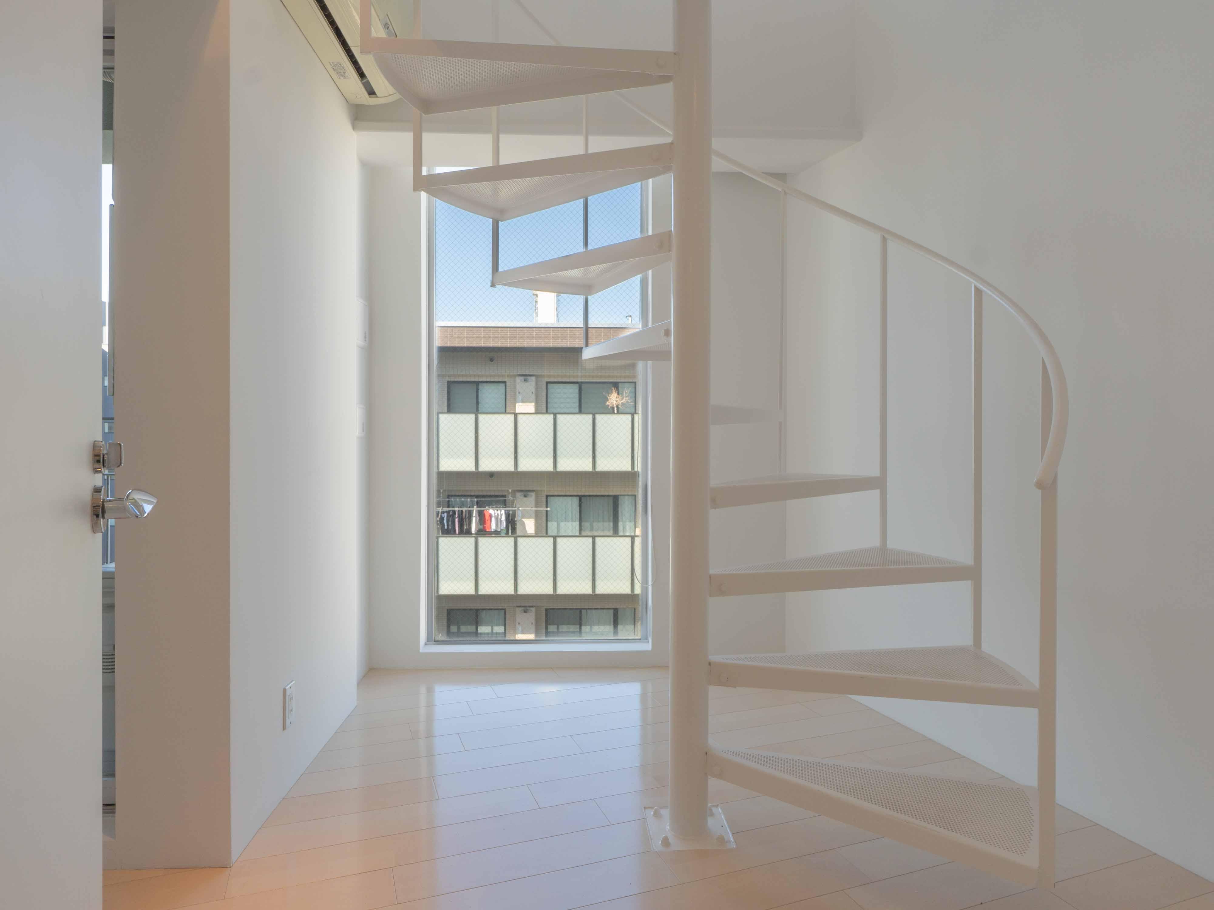 中央区日本橋横山町の賃貸物件/階段奥にも意外とスペースがあります