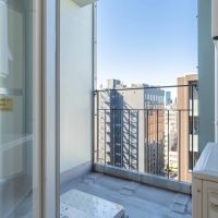 中央区日本橋横山町の賃貸物件/ベランダは上下階に1つずつあります