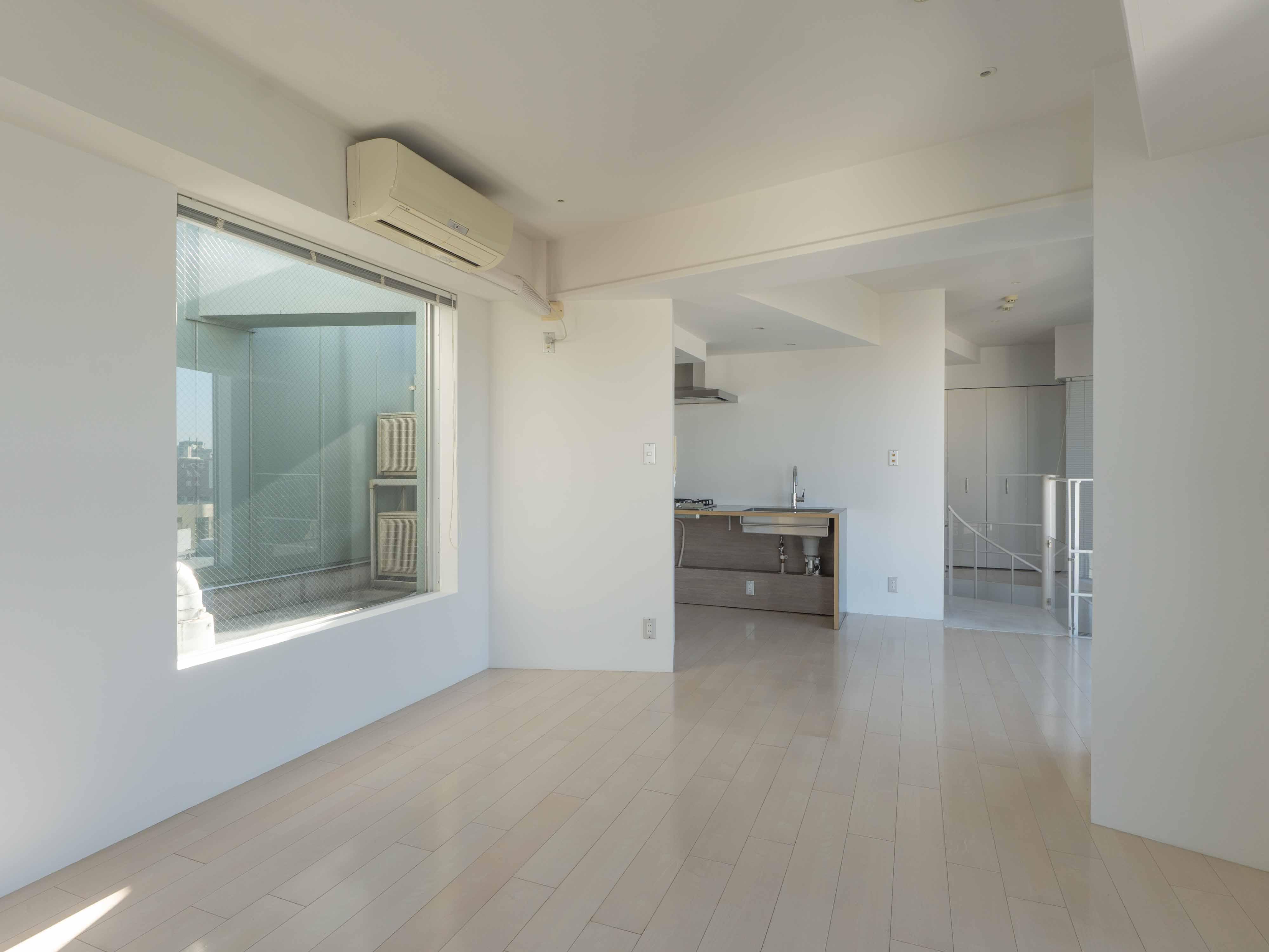 中央区日本橋横山町の賃貸物件/ダイニングテーブルとソファどちらも置けそうなサイズ感