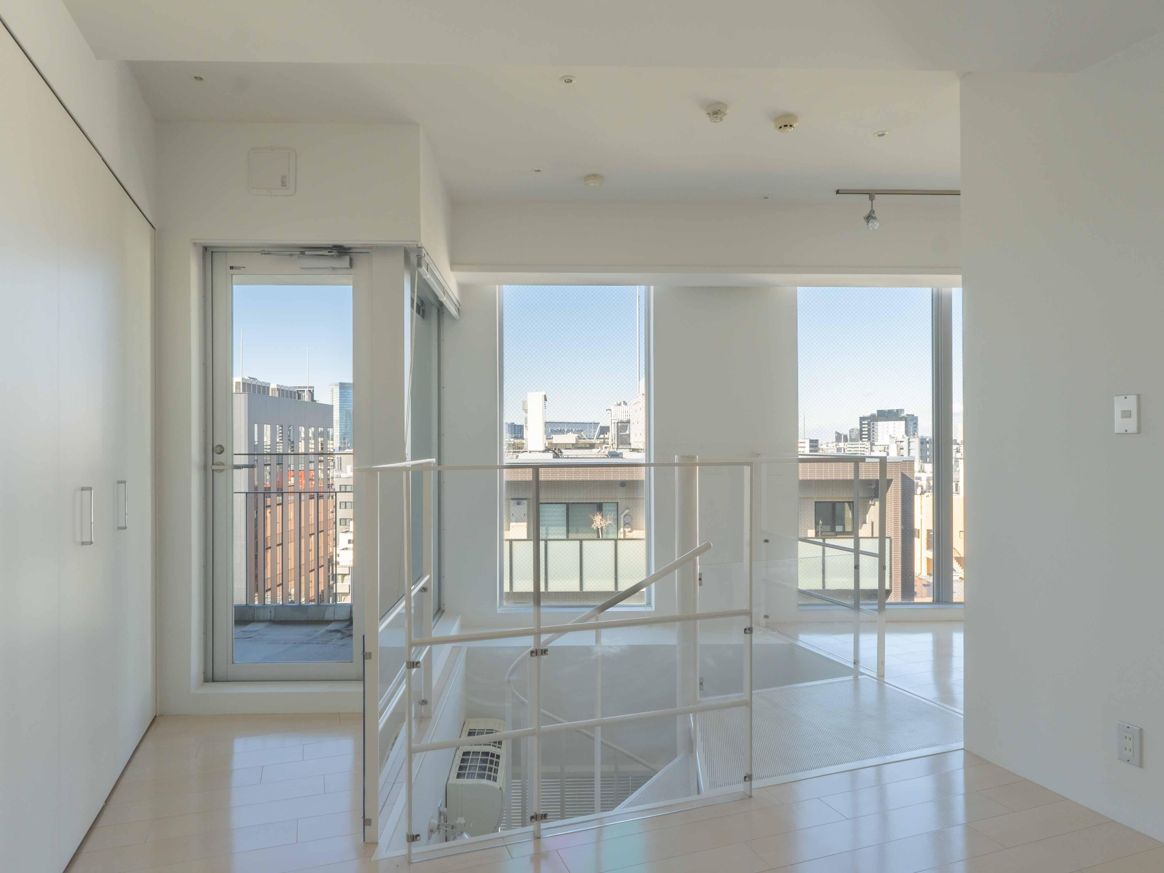 中央区日本橋横山町の賃貸物件/寝室窓からも空がよく見えます