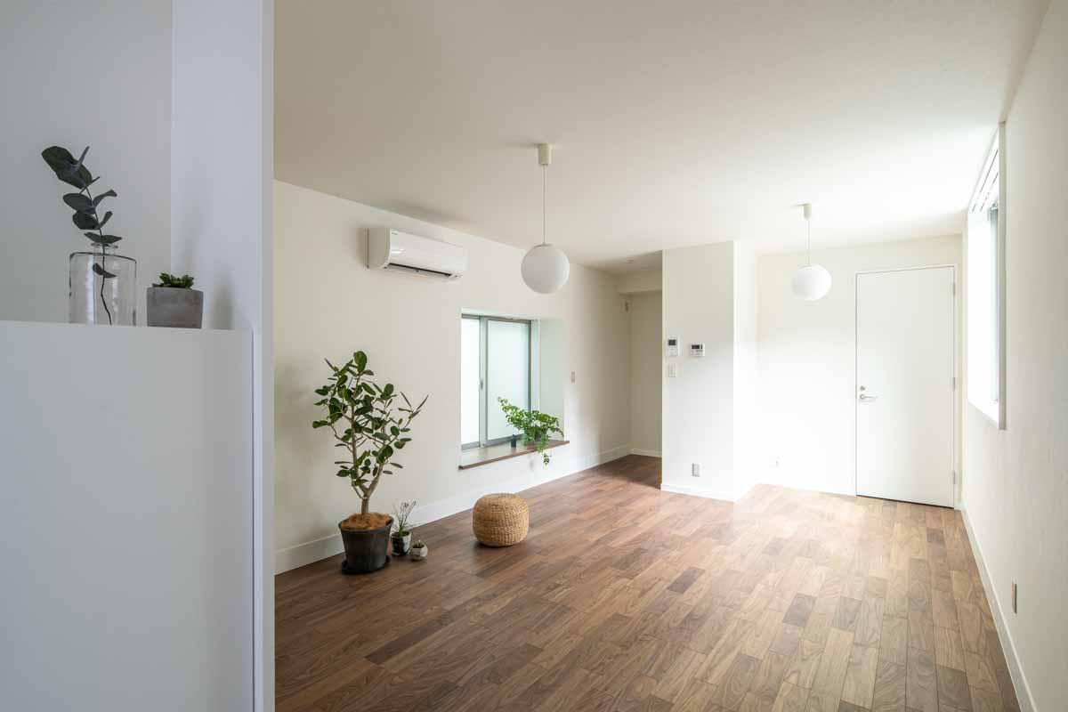 大田区山王の賃貸物件/玄関からお部屋を見て