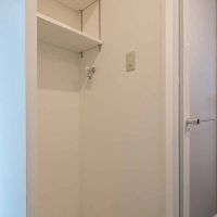 大田区山王の賃貸物件/洗濯機置き場の上には棚があり便利