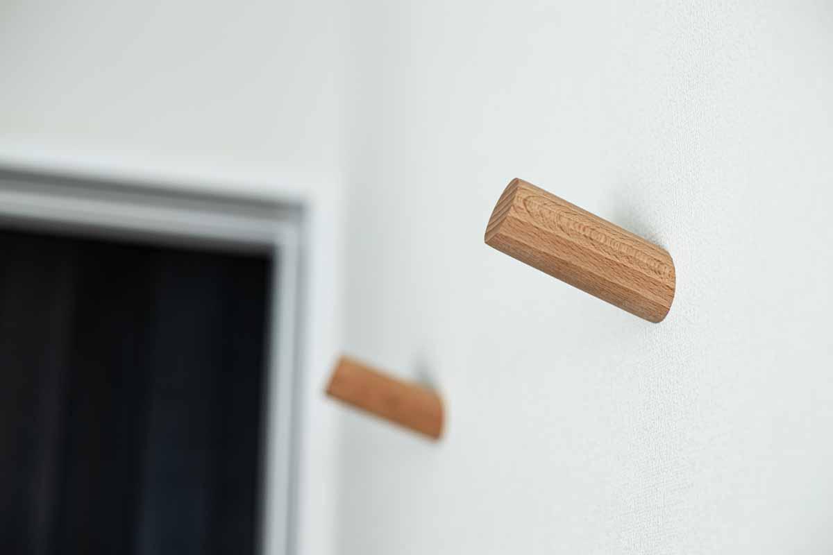 大田区山王の賃貸物件/玄関には木製のフック（写真は別のお部屋のもの）