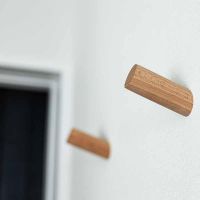 大田区山王の賃貸物件/玄関には木製のフック（写真は別のお部屋のもの）