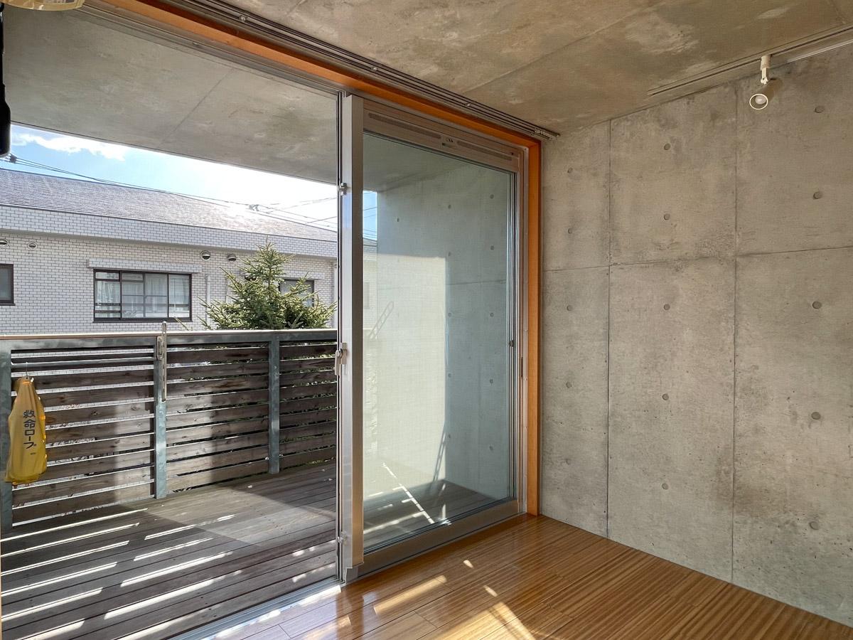 杉並区浜田山の賃貸物件/ぽかぽかとした日当たりが気持ちいい窓辺