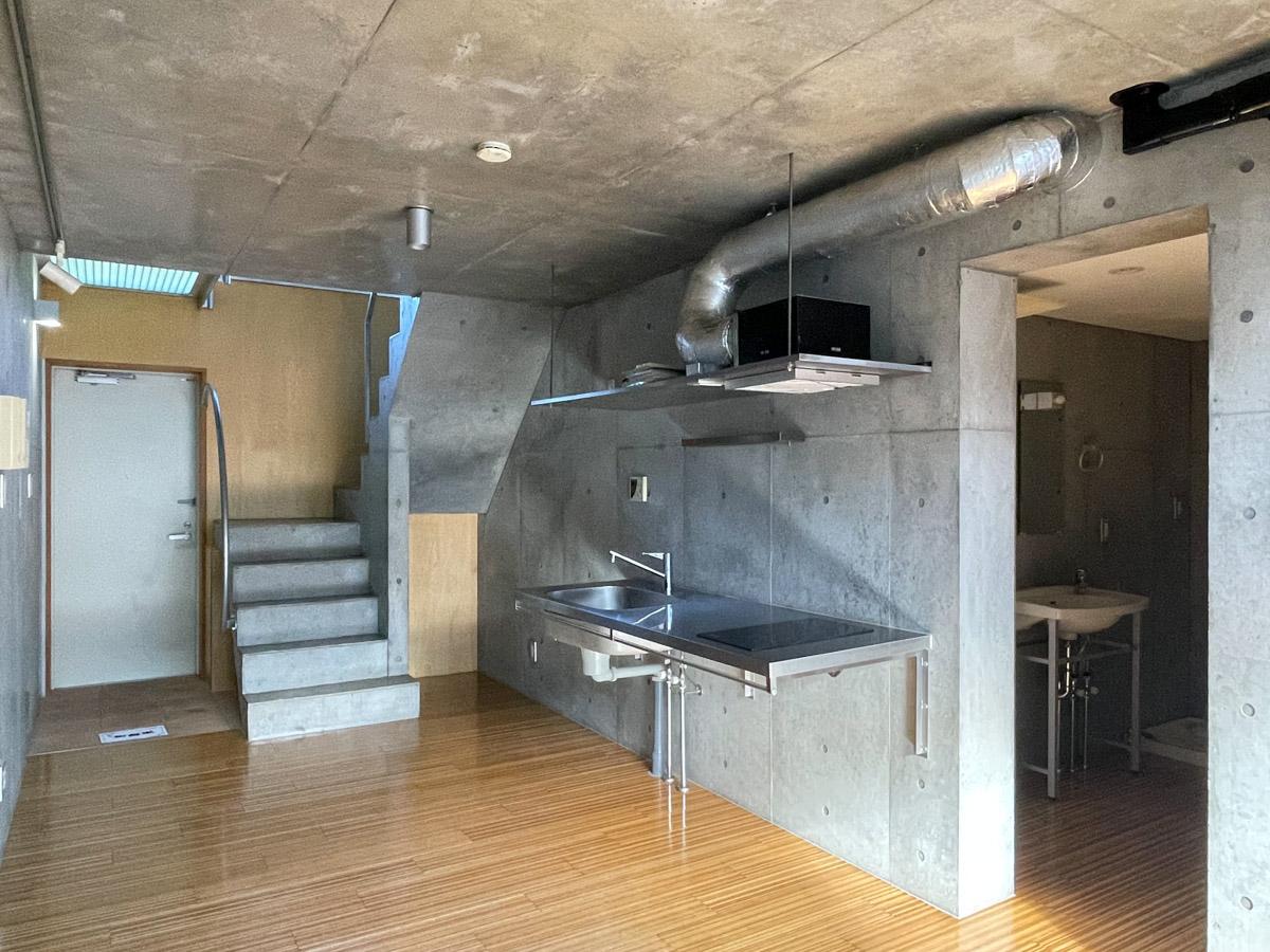 杉並区浜田山の賃貸物件/ベランダから玄関方向へ向かって