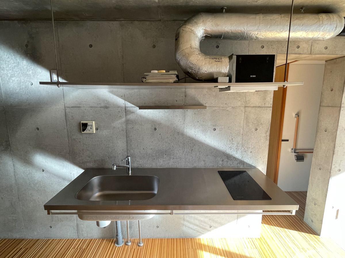 杉並区浜田山の賃貸物件/2口IHのキッチン。シンプルなデザイン