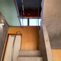 杉並区浜田山の賃貸物件/階段下から見上げた図