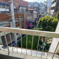 世田谷区太子堂の賃貸物件/すぐ下の道を1分ほど歩けば24時間営業の西友。急にお腹が空いても、何か日用品が足りなくても安心