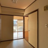 新宿区改代の賃貸物件/キッチン前から南に向かって