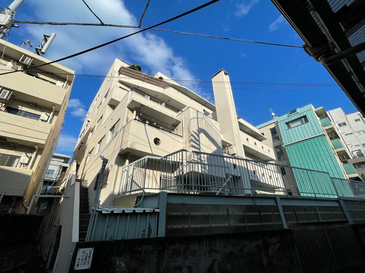 新宿区改代の賃貸物件/南側の外観