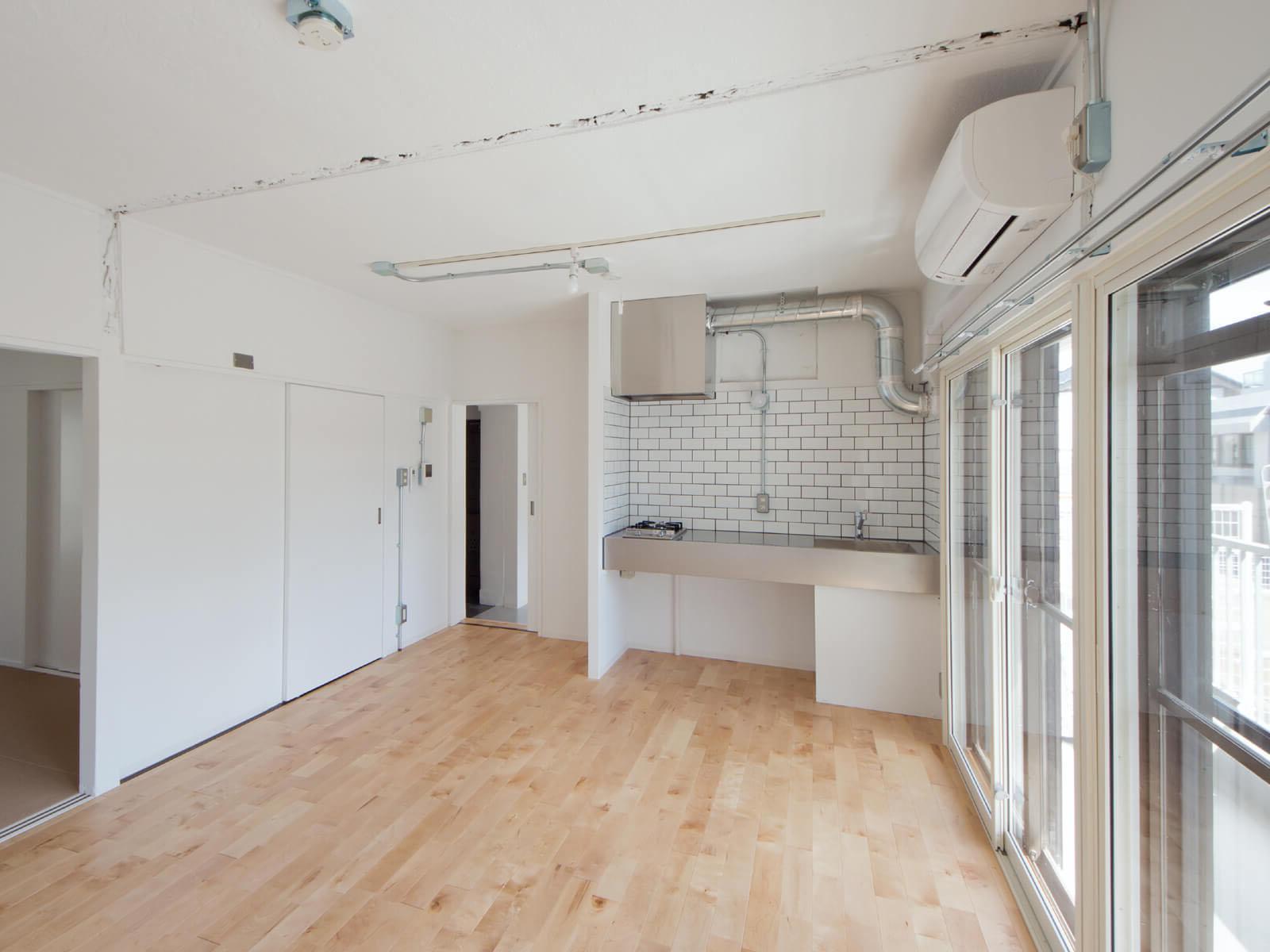 杉並区高円寺北の賃貸物件/リビングダイニング、左手に和室や水回りが並びます