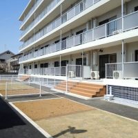 杉並区高円寺北の賃貸物件/初期設定の庭、現在は部屋ごとに使い方の個性が出ています