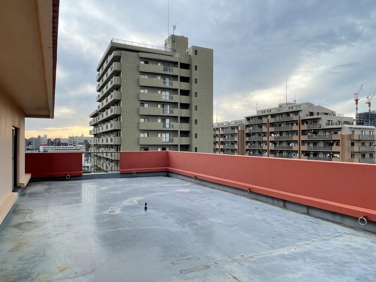 江戸川区平井の賃貸物件/ルーフバルコニーを南に向かって