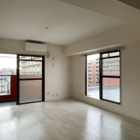 江戸川区平井の賃貸物件/さっぱりと白でまとめられた内装。日当たりも良好です