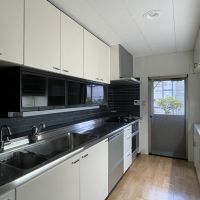 世田谷区代田の賃貸物件/1階：キッチン。勝手口つき
