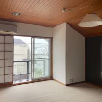 世田谷区代田の賃貸物件/2階：洋室。天井はリビング同様板張り、床はカーペット敷き