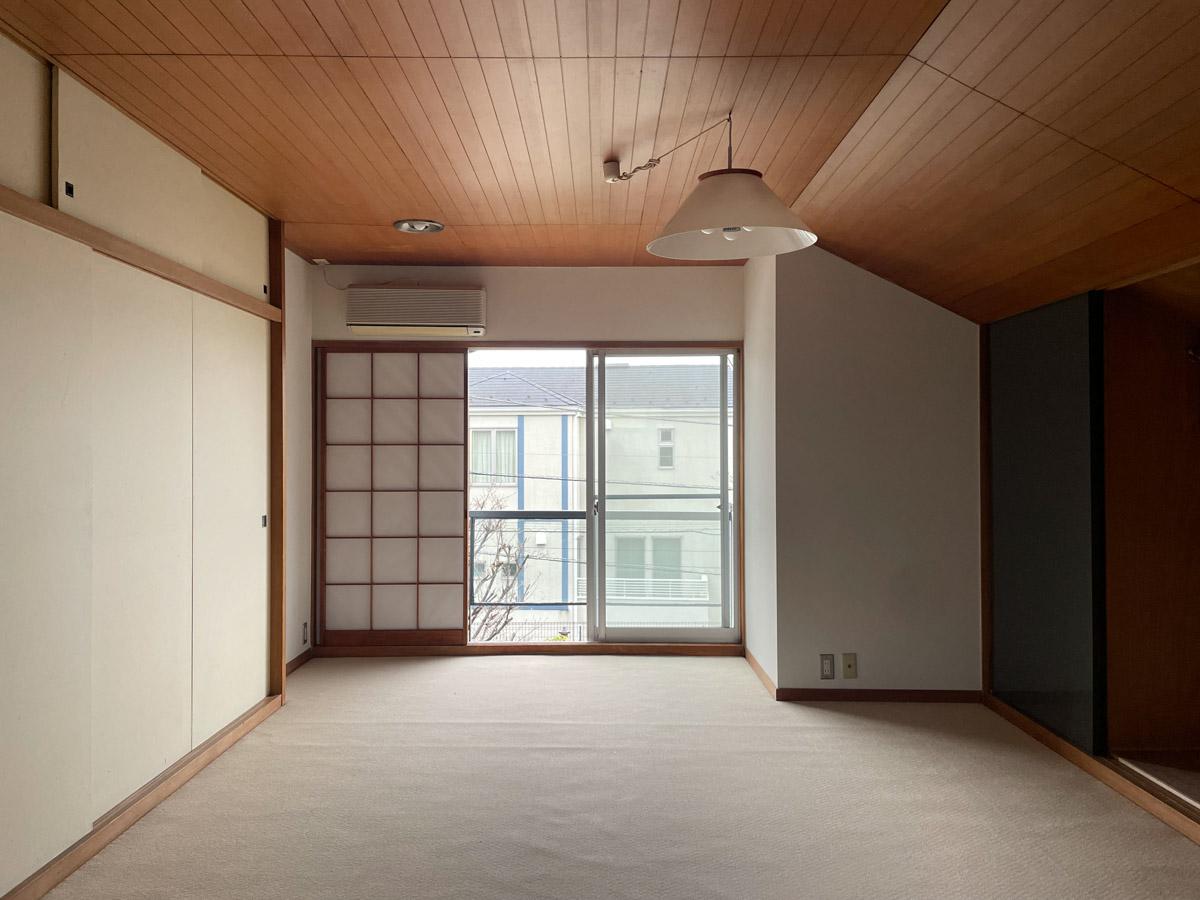 世田谷区代田の賃貸物件/2階：部屋の両隣に収納があります