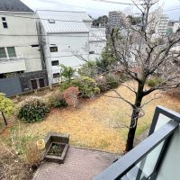 世田谷区代田の賃貸物件/2階：ベランダから見た庭
