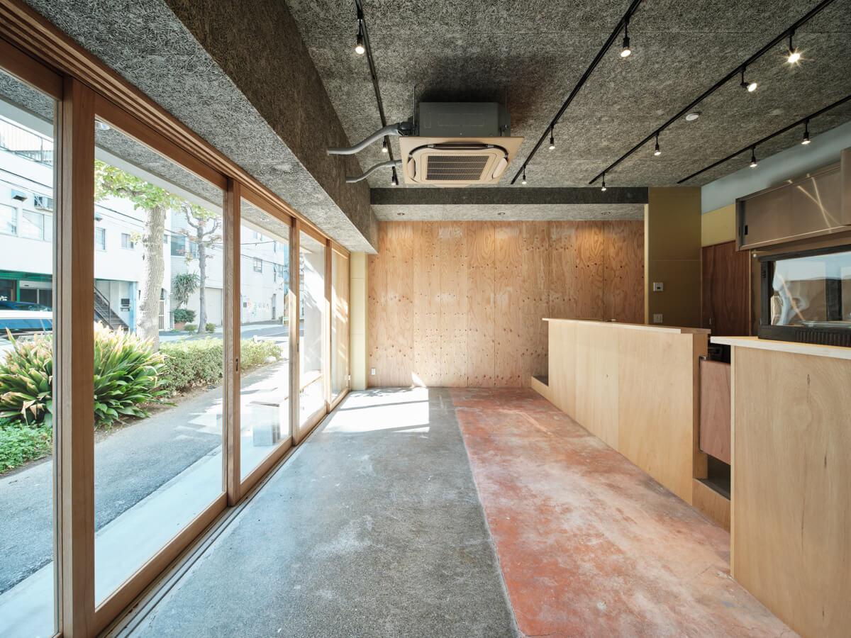 北区王子の賃貸物件/日曜日だけお店ができる101号室の店舗部分はこんな感じ。（写真はリノベーション竣工時のもの、現在は惣菜屋さんが営業中）