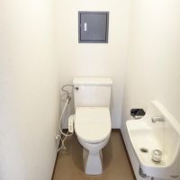 横浜市神奈川区高島台の賃貸物件/手洗い付きのトイレ。