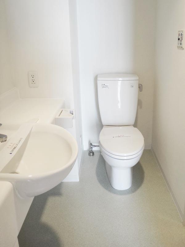 洗面・トイレは同じ空間です。