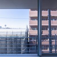 大田区北千束の賃貸物件/寝室からの景色。景色は抜けていないが、光はよく入る