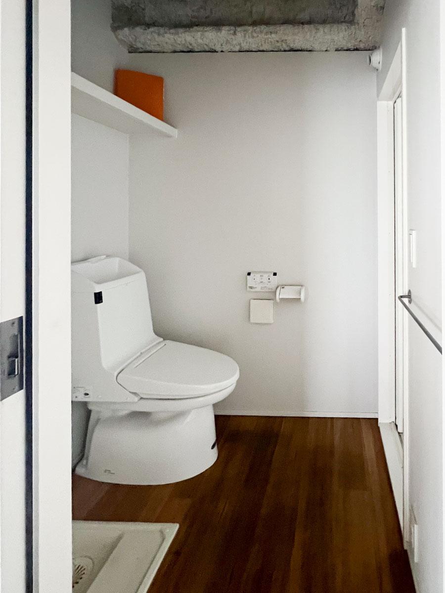 中央区日本橋茅場町の賃貸物件/トイレと脱衣室（洗濯機置き場）が同室