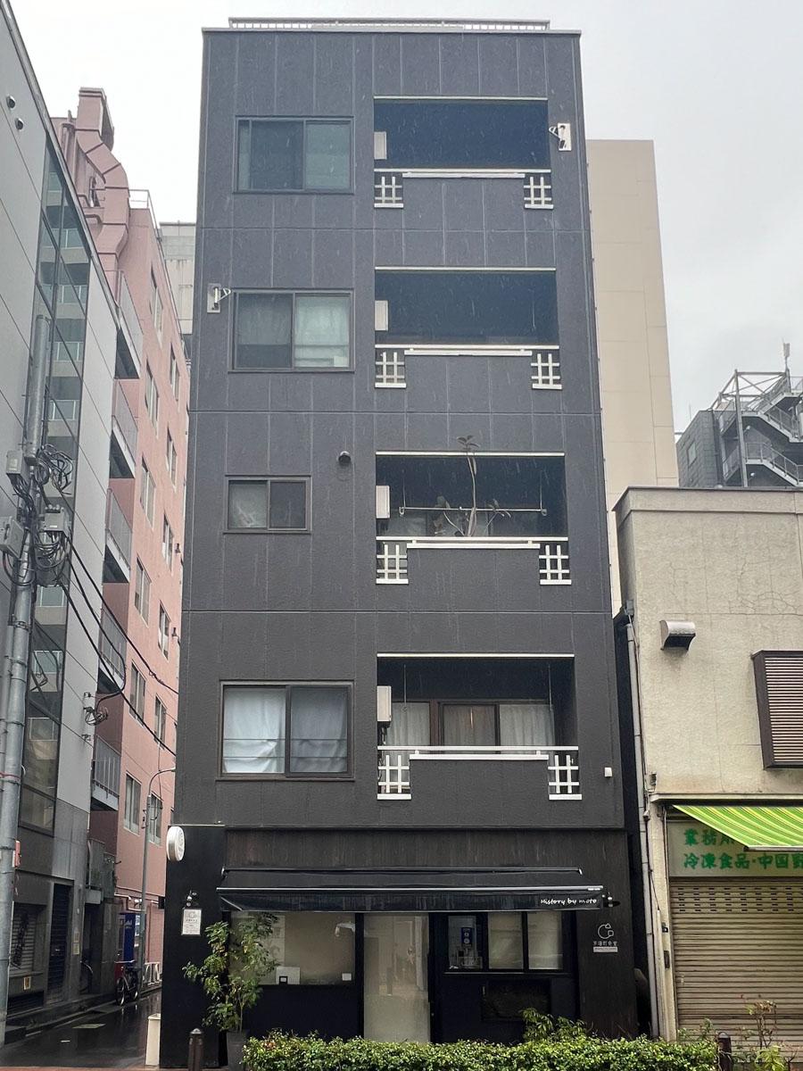 中央区日本橋茅場町の賃貸物件/外観。1Fに飲食店が入っています