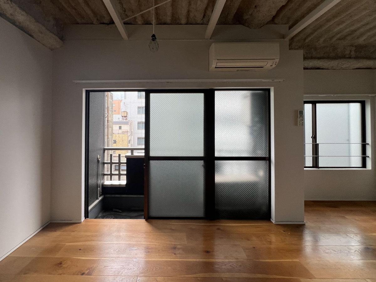 中央区日本橋茅場町の賃貸物件/ベランダ側をみる