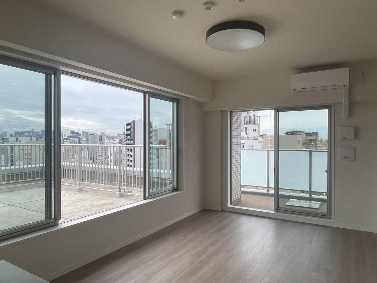 台東区竜泉の賃貸物件/南西向きの角部屋で明るいリビング