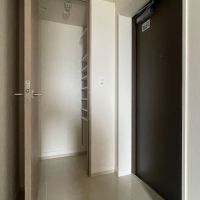 台東区竜泉の賃貸物件/玄関。シューズインクローゼット