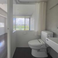 江東区平野の賃貸物件/ガラス張りのトイレからも景色を楽しめます笑