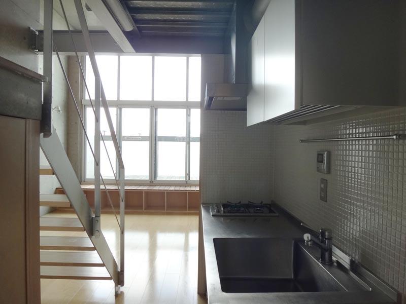 川崎市中原区丸子通の賃貸物件/玄関入ると奥には大開口！