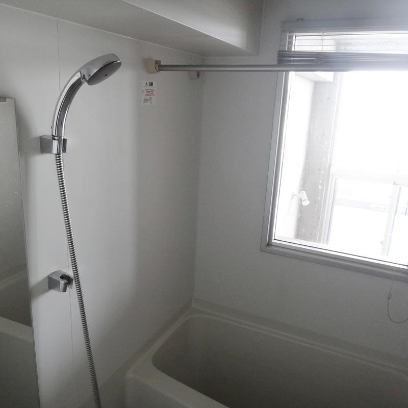 川崎市中原区丸子通の賃貸物件/浴室は窓付きです
