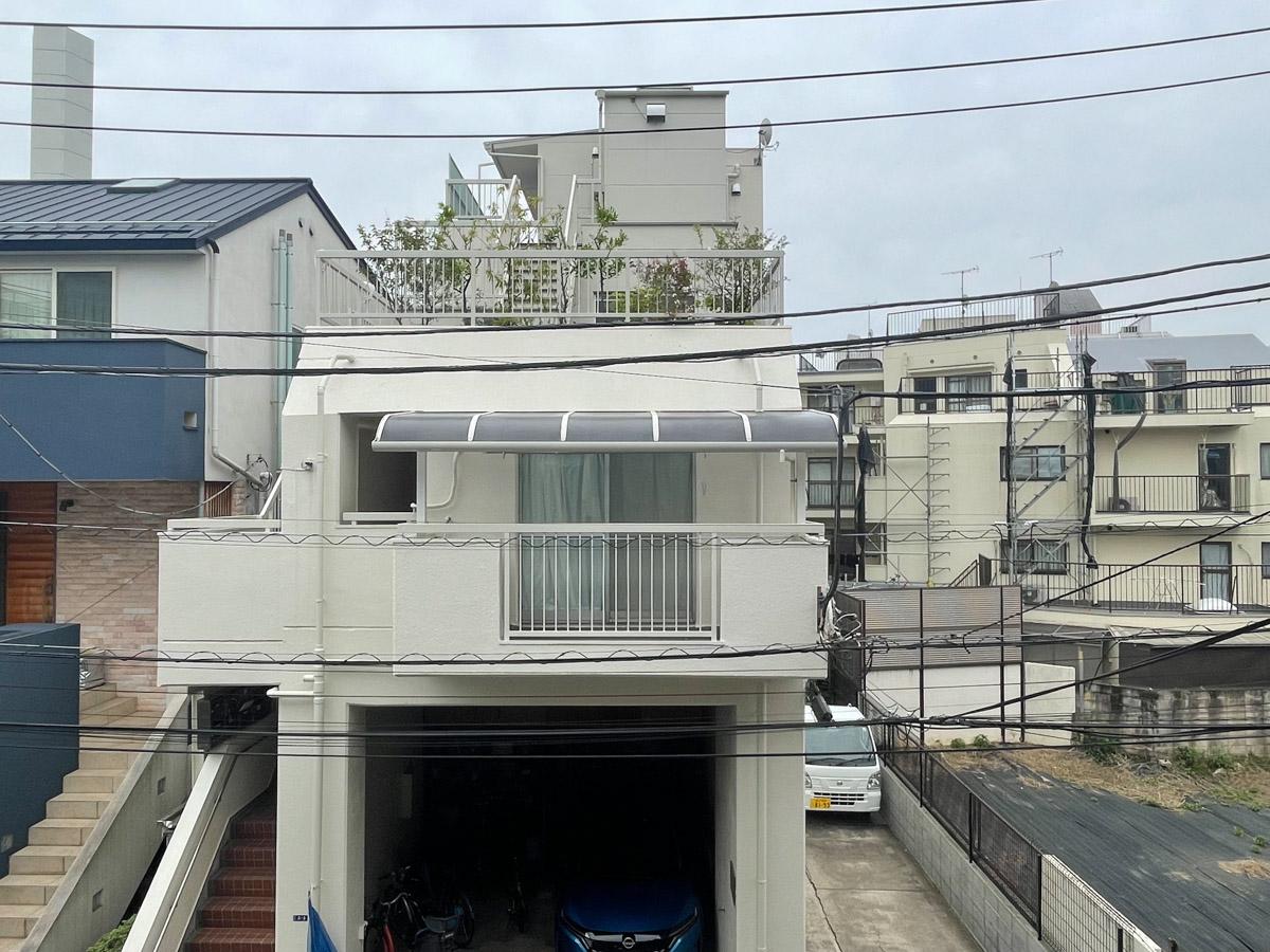 渋谷区元代々木町の賃貸物件/ベランダからの景色。そこまで高い建物はありません