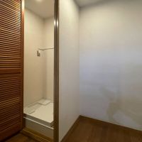渋谷区元代々木町の賃貸物件/キッチン背面のスペース。洗濯機置き場もあります