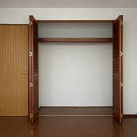 渋谷区元代々木町の賃貸物件/北側洋室のクローゼット。少し大きめで嬉しい