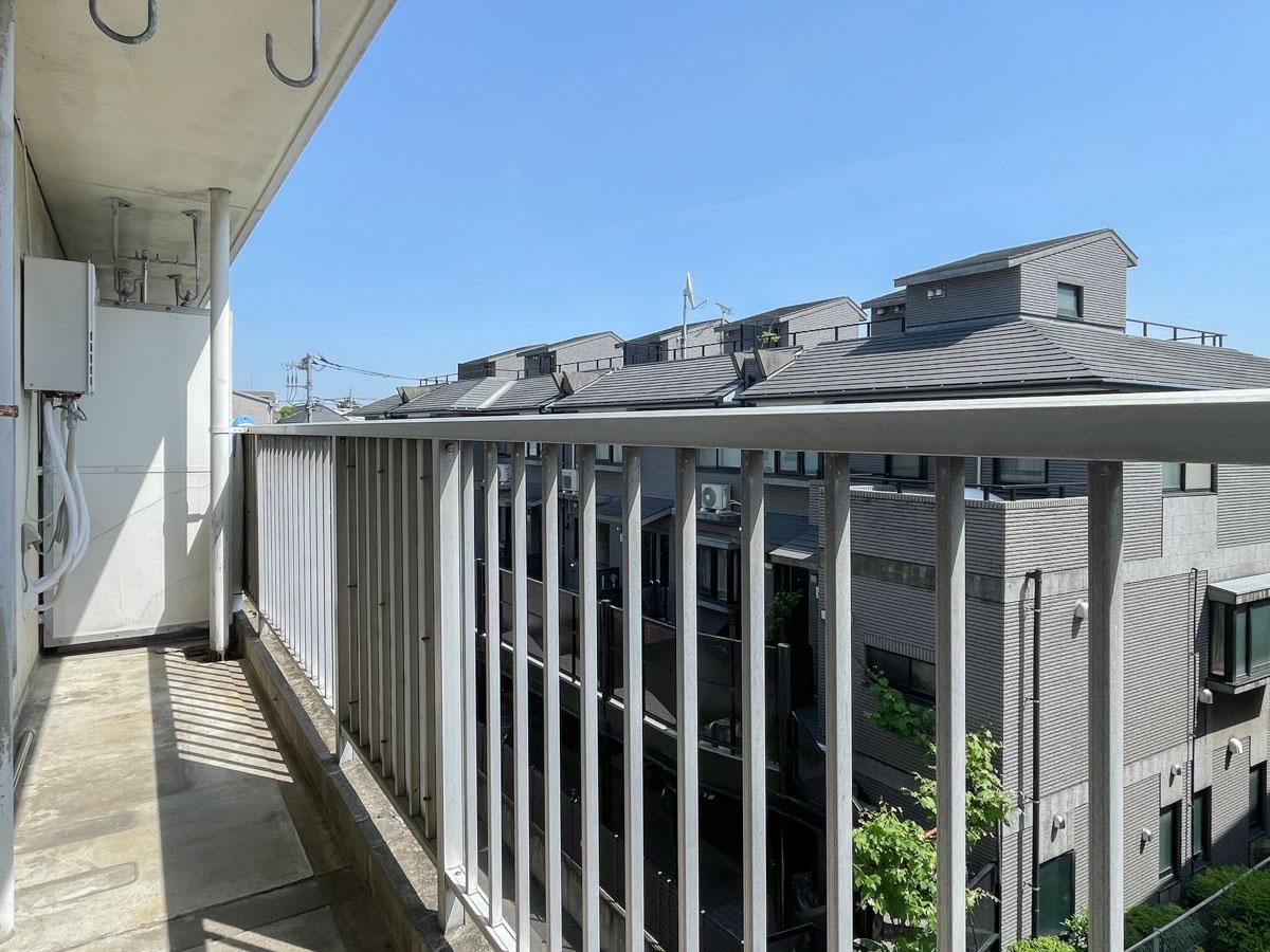 板橋区蓮根の賃貸物件/バルコニー。敷地にゆとりがあり、開放感のあり気持ちいいい