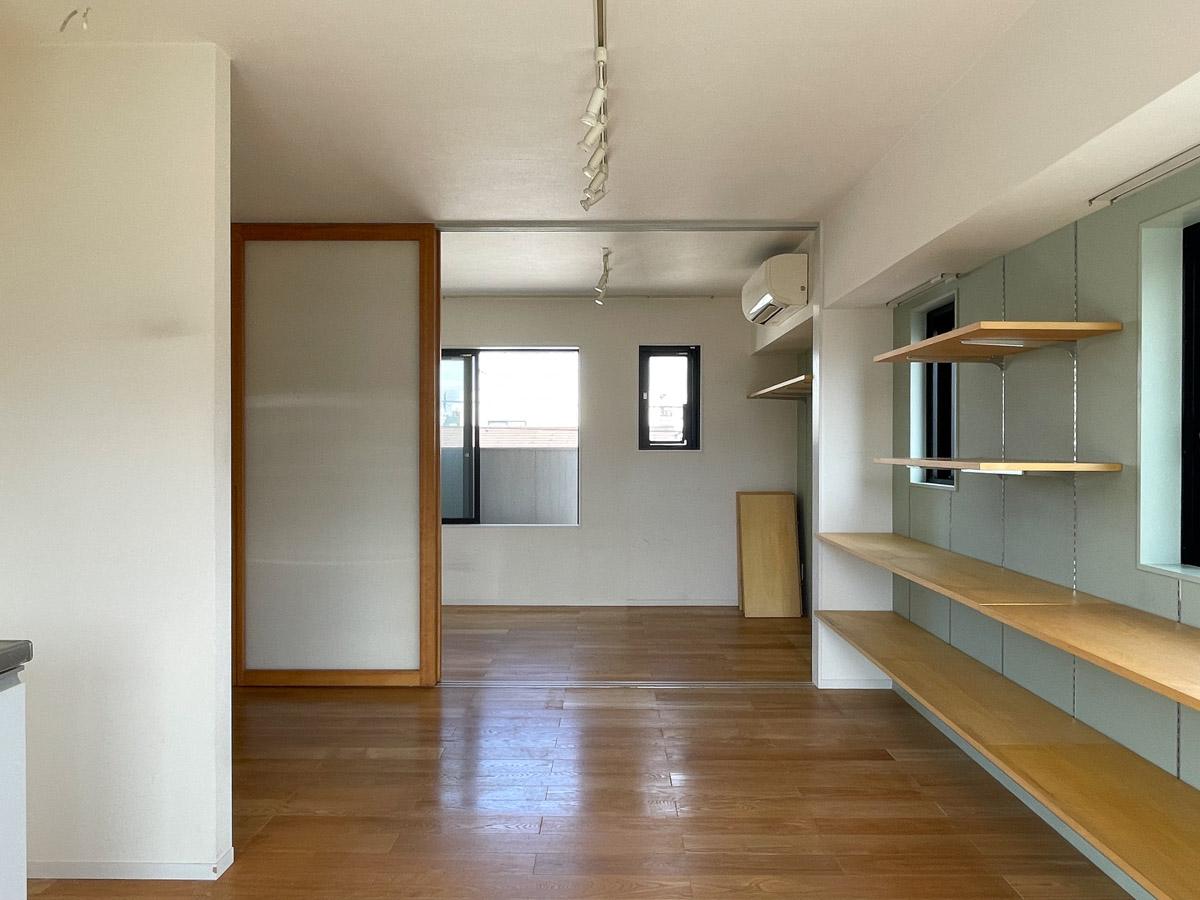 江東区平野の賃貸物件/ベランダから部屋に向かって。風が吹き抜けていきます〜